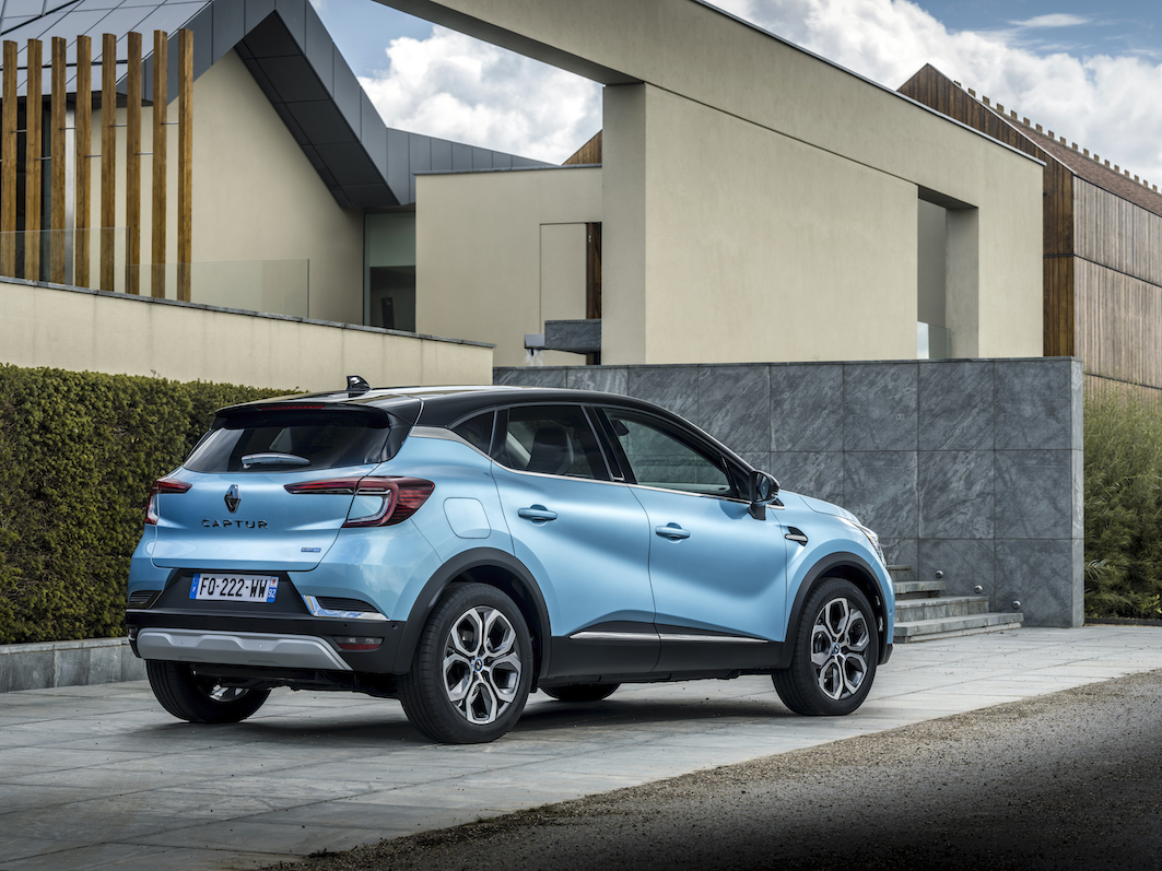 Plug in on sale hybrid captur